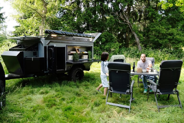 Wie Sie Ihren Mini-Wohnwagen für besseres autarkes Camping aufrüsten